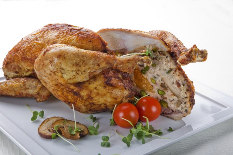Aromatyczny Kurczak Zagrodowy z farszem uda kurczaka, grzybami i pistacjami